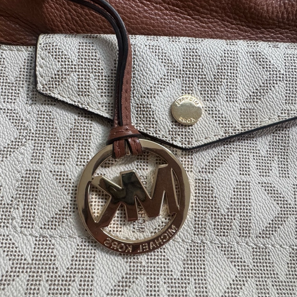 Michael Kors Tan and Cream Shoulder Bag - Picture 3 of 4